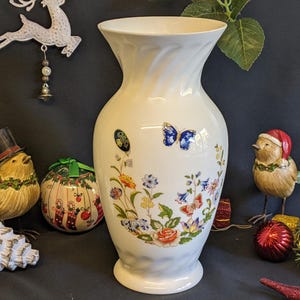 Aynsley Fine Bone China Cottage Garden Vase