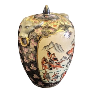 Rare Japanese Meiji period Samuria Satsuma vase