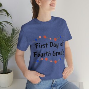 4年生の初日、4年生の先生のシャツ、新学期、面白い先生のシャツ、先生への贈り物、かわいい先生のシャツ