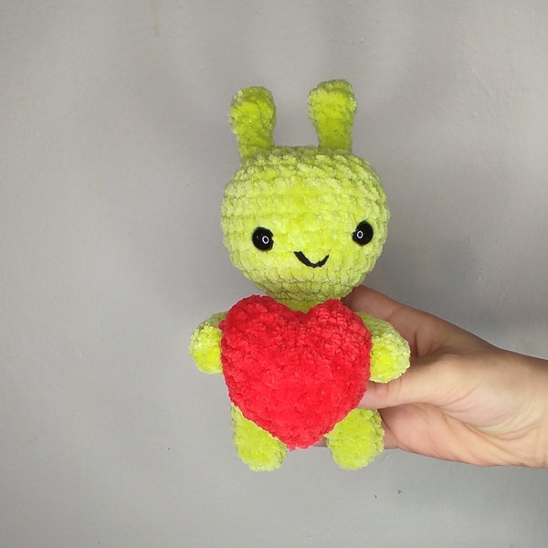 Peluche Alien amoureux ( St-Valentin ) en crochet