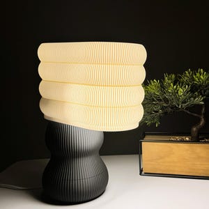 Lampe de table LED moderne et contemporaine alimentée par USB pour chambre ou salon Lampe de chevet minimaliste design nervuré Décoration d'intérieur moderne