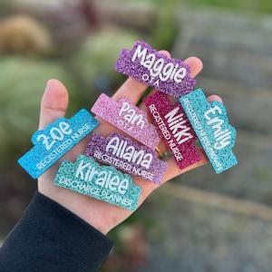 Insignia de nombre personalizada con brillantina: magnética para maestros, enfermeras y personal