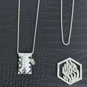 Petek Breslev Collar de pitón gris metalizado judío