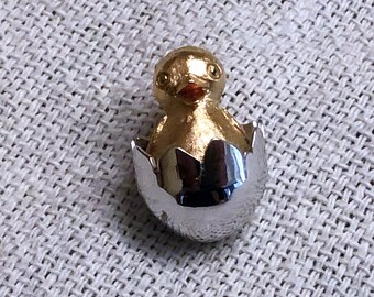 Pin de solapa/corbata con diseño de pollito de Pascua vintage en cáscara de huevo de Avon