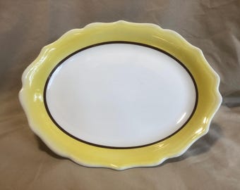 Fuente ovalada para servir con borde festoneado, estilo moderno de mediados de siglo, de Syracuse China - 1954