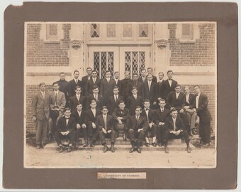 Fotografía antigua de la clase de primer año de la Universidad de Florida de 1912