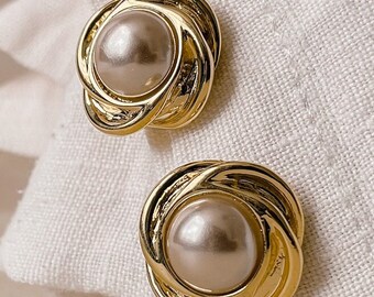 KLJ Round Gold Earrings with a Central Grey Pearl