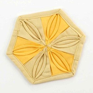 PDF pattern and video tutorial flowers Coaster in English, French & German