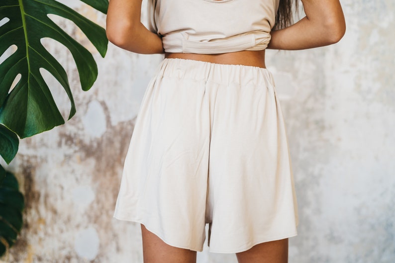 Women bamboo shorts elastic waist soft white short trousers with no pattern lounge fashion image 4