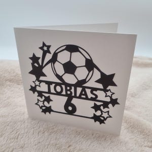 Personalisierte Geburtstagskarte mit Namen, Glückwünsche zum Geburtstag mit Fußball, Basketball, Baseball, Zirkus, Schloss, Rakete, Dino,
