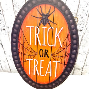 Halloween sign, wreath sign, oval Halloween sign, AP7232, trick or treat sign, spider sign