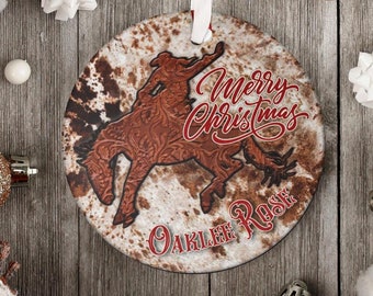 Adorno de caballo encabritado de vaquera PERSONALIZADO, adorno navideño del oeste personalizado, regalo de Navidad para amantes del rodeo, media de vaquera del oeste