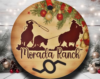 パーソナライズされたチームローピングランチカウボーイウエスタンオーナメント、カスタムクリスマスオーナメント、牧場主へのクリスマスギフト、ウエスタンストッキングスタッファー
