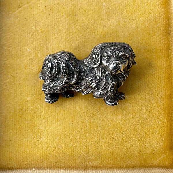 Broche antique de chien pékinois