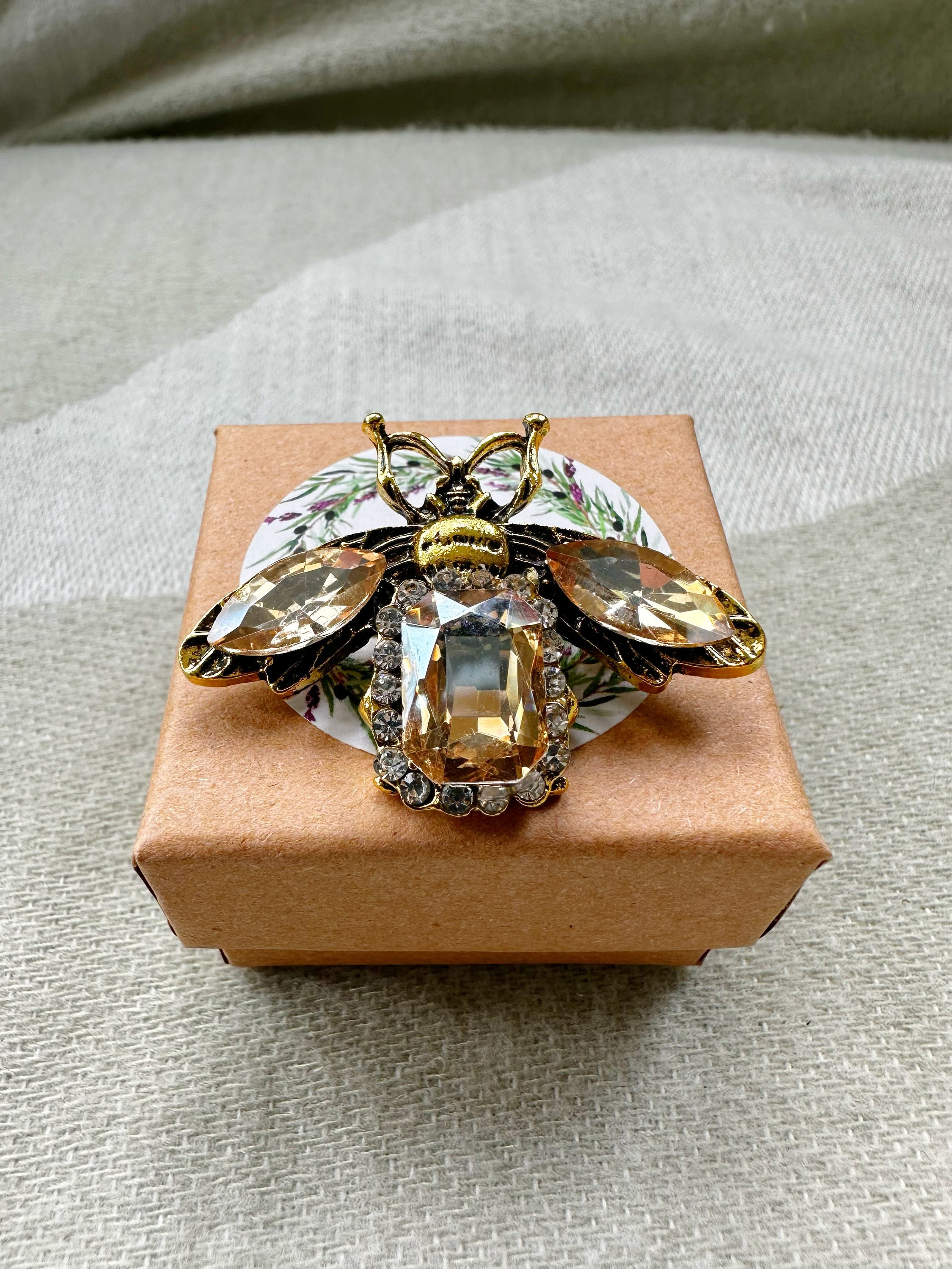 Tres Chic Bee Broach