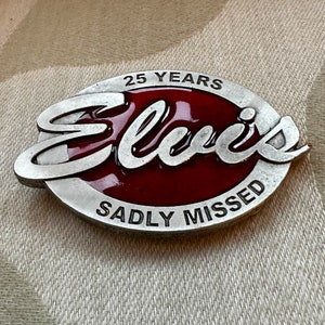 Vintage Elvis Presley Schnalle aus Zinn und Emaille