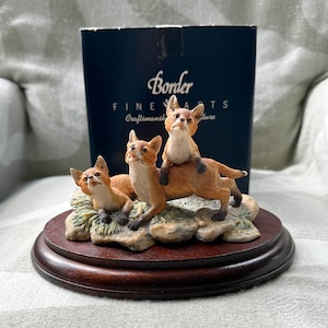 置物 Figurine: Two Arctic Fox Cubs Highland Wildlife Park welcomes litter of five Arctic fox cubs