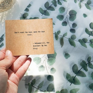 Zelfliefdekaartjes – Set van 20–40 kaarten met positieve bevestiging met minidagboek, houten displaystandaard