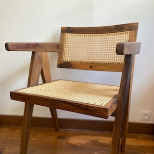 Sillón de comedor de madera de nogal