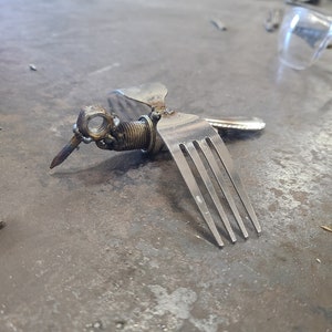 Welded metal hummingbird