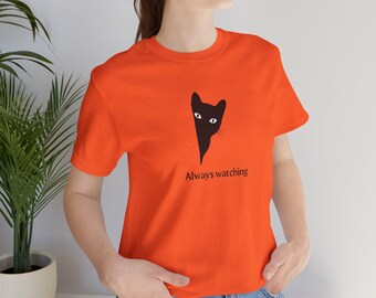 Camiseta "Always Watching Cat": Divertida camiseta gráfica de Halloween
