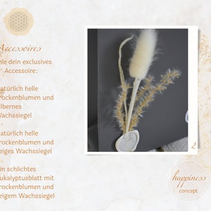 May include: Three options for wedding invitations: dried flowers with a silver wax seal, dried flowers with a beige wax seal, and a eucalyptus leaf with dried flowers and a beige wax seal. The text reads "Accessoires, w&auml;hle dein exclusives Accessoire: ".