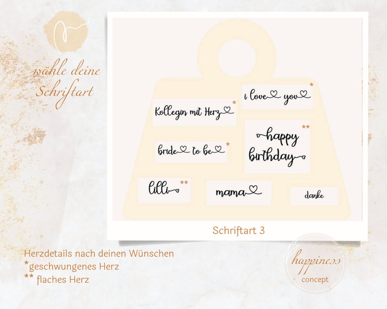 Pu&ograve; includere: Un foglio stampabile con diversi stili di font per creare etichette regalo personalizzate. Il foglio include frasi come "Ti amo", "Buon compleanno", "Sposa in essere", "Kollegin mit Herz", "Lilli", "Mamma", e "Grazie".