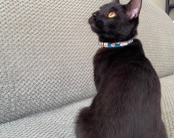 Collier pour chat fait main en France avec systèmes anti étranglement