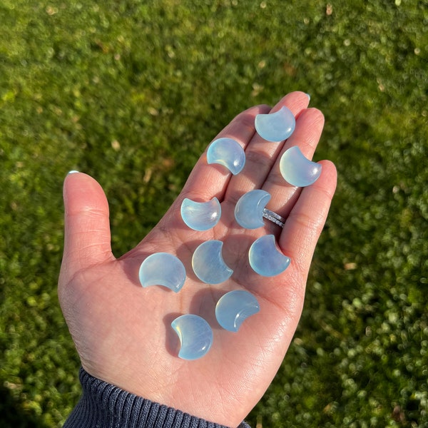 High Quality Mini Aquamarine Moon Carving