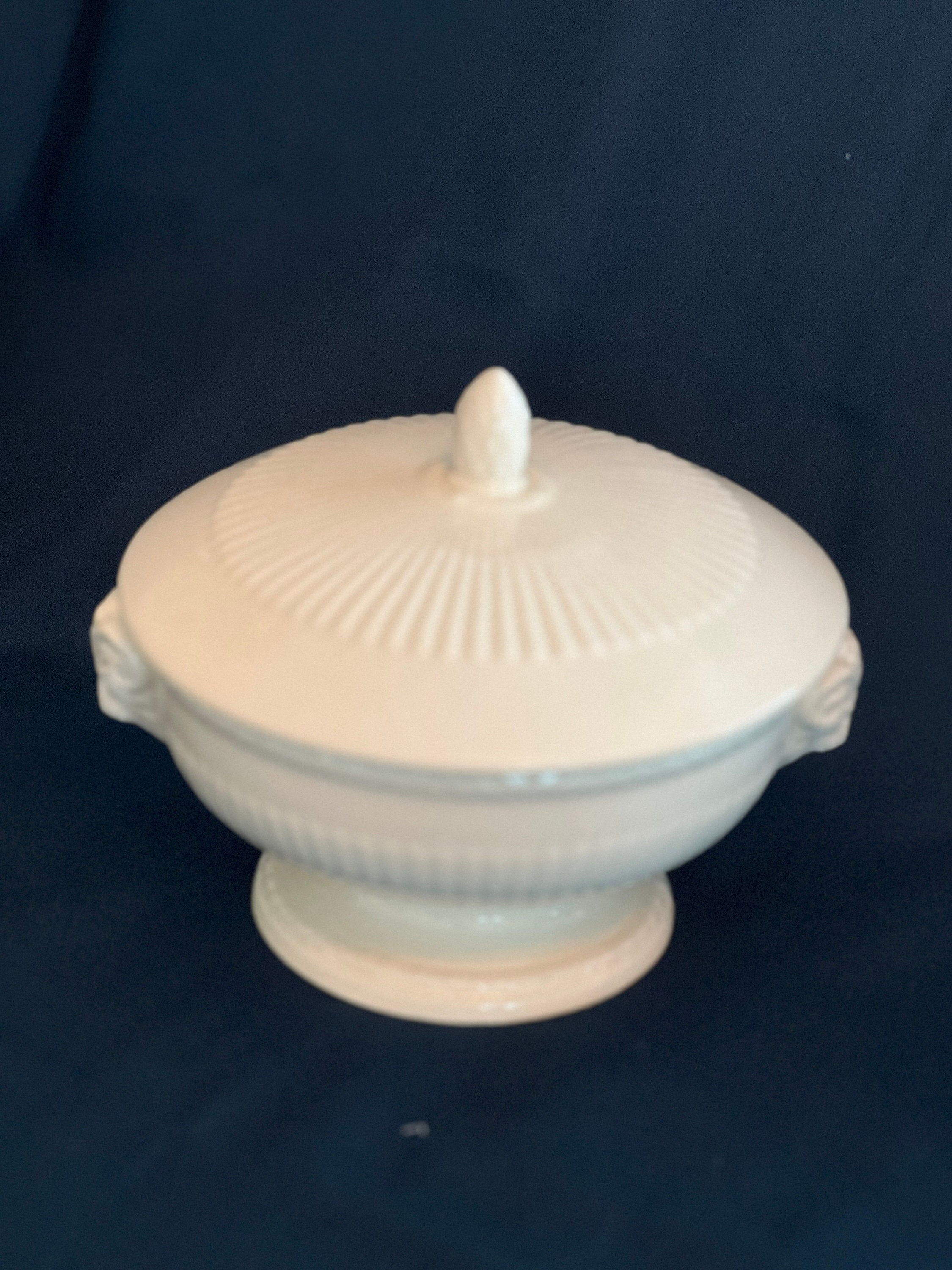 "Wedgewood ""Edme"" Gemüse / Midsize Terrine