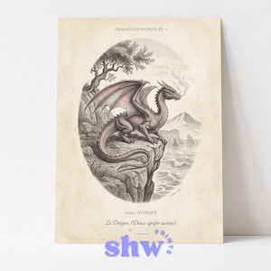 Può includere: Una stampa in stile vintage con un'illustrazione dettagliata di un drago appollaiato su una scogliera che si affaccia sul mare. Il drago è raffigurato in tonalità viola e grigie, con testo in francese. L'opera è su sfondo color crema.