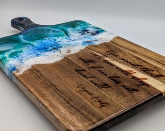 Tabla de embutidos para regalo de anfitriona, Ola del océano hecha a mano, Virginia Woolf grabada