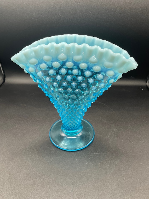 Fenton フェントン ミルクガラス フリル花器 アクアブルー ヴィンテージ Fenton Aqua Blue Iridescent Hobnail Fan Crimped/ruffled Tall 8
