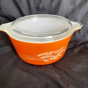 Cacerola vintage de cosecha otoñal Pyrex de los años 70 con tapa
