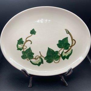 Prato Oval California Ivy Pintado à Mão Poppytrail
