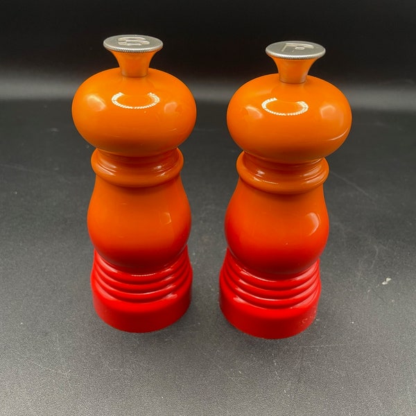 Le Creuset Salt and Pepper mill/shaker set Orange Red Ombre Flame