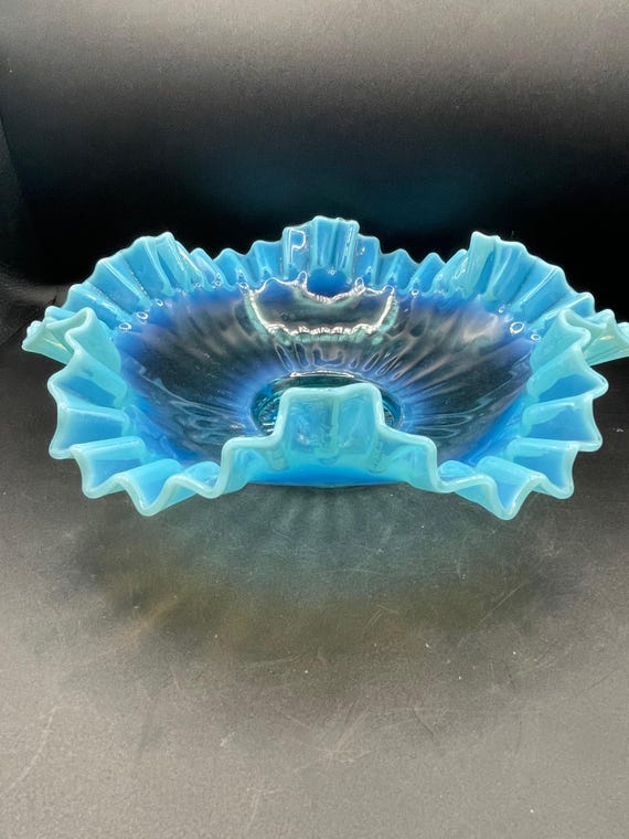 お*ん様 OLD FENTON レア　ブルー　オパールセント　少し大きなガラスシ Vintage Fenton Large Blue Opalescent Ruffled Glass Bowl - Etsy