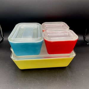 Vintage 1940s Pyrex Primary fridgie/refrigerator set