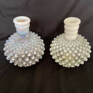 2 butelki perfum Fenton Moonstone Opalescent Hobnail