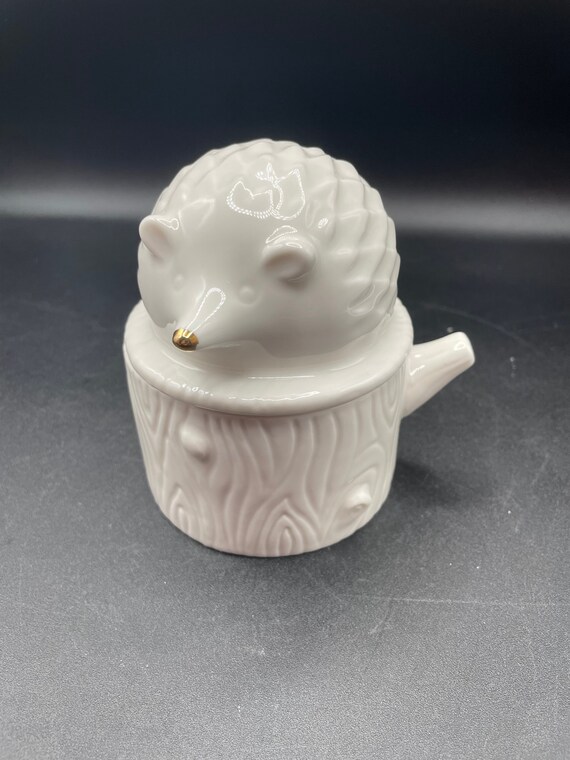 Hedgehog White Stoneware Measuring Cups