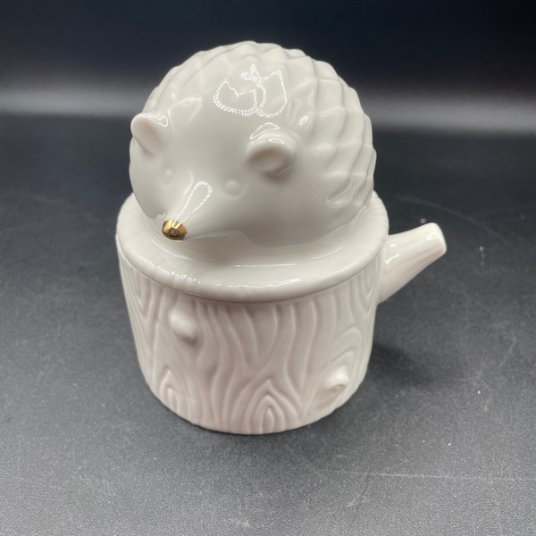 Anthropologie White Hedgehog measuring cups