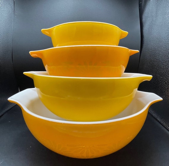 Vintage 1960s Pyrex Yellow Orange Daisy Cinderella Bowl 441, 442
