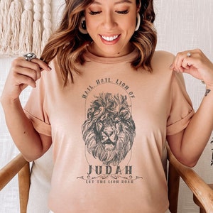 Lion of Judah Graphic T-shirt for Her Womens Christian Graphic Tshirt Cute Trendy Christian Shirt for her Mothers Day gift for Christian mom