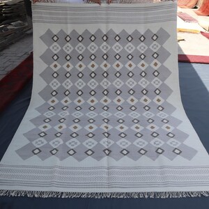 Alfombra Kilim Beige de 1,70 m x 2,25 m / Única en su tipo / Alfombra con diseño geométrico hecha a mano / Alfombra para dormitorio / Alfombra para cocina / Alfombra beige gris neutra apagada