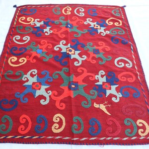 4&#39;7x5&#39;7 ft, Vintage Ozbek Handmade Bed Throw- Traditional Hand embroidered Suzani Kilim-Ethnic Decor Wall Hanging-Handwoven Bedspread Suzani