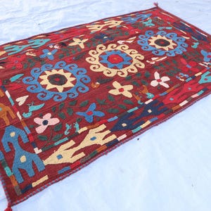 3&#39;5x5&#39;6 ft Suzani Kilim Area Rug, Vintage Handmade Suzani Rug- Boho Decor- Hand Embroidered Wall Décor Gift For Her- Aesthetic Handwoven Rug