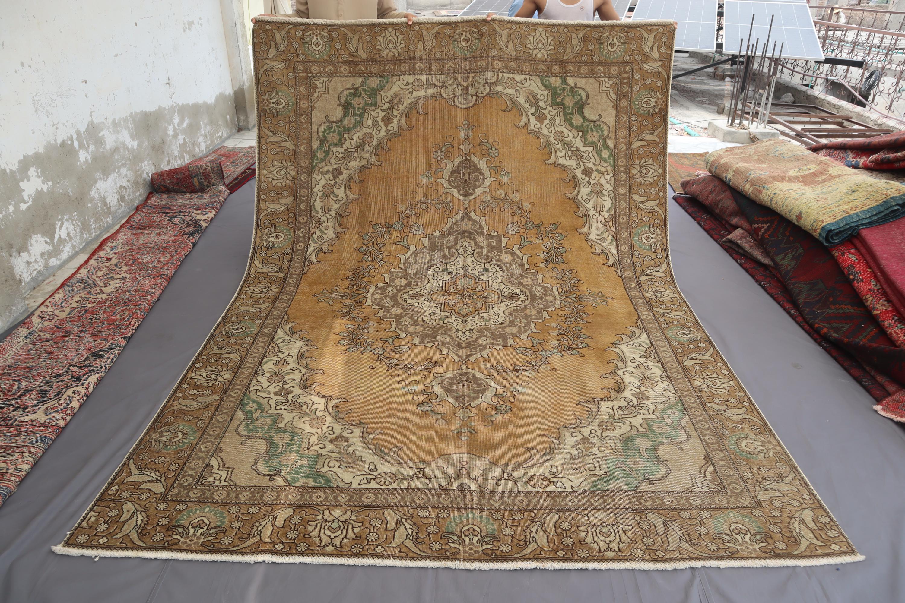 アンティークコーカサスラグ 7'4x10'4フィート ヴィンテージ 色褪せた