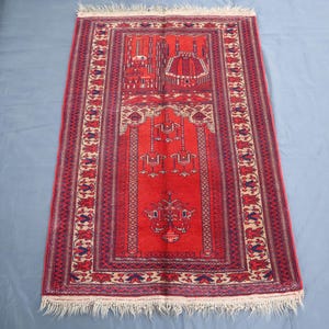 Antiker Gebetsteppich 1,5 x 1,20 m, Bio Wolle Fased Belutsch Teppich- Handgemachter Vintage Teppich- Turkmen Tribal Teppich- Rote Gebetsteppiche