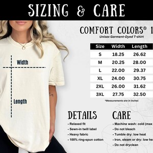 Peut inclure: T-shirt unisexe Comfort Colors 1717 teint en pi&egrave;ce, de couleur cr&egrave;me. L'image pr&eacute;sente des informations de taille avec des mesures en pouces, de S &agrave; 3XL. D&eacute;tails : coupe d&eacute;contract&eacute;e, tissu &eacute;pais et instructions d'entretien.