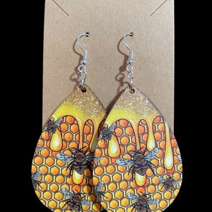 Boucles d&#39;oreilles en bois en nid d&#39;abeille